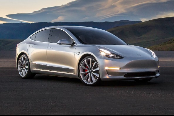 2017-Tesla-Model-3-front-three-quarter-02-e1462915280381